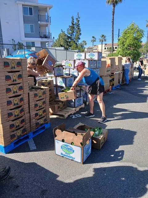 Volunteers and donors supporting Feeding the Flock SD outreach